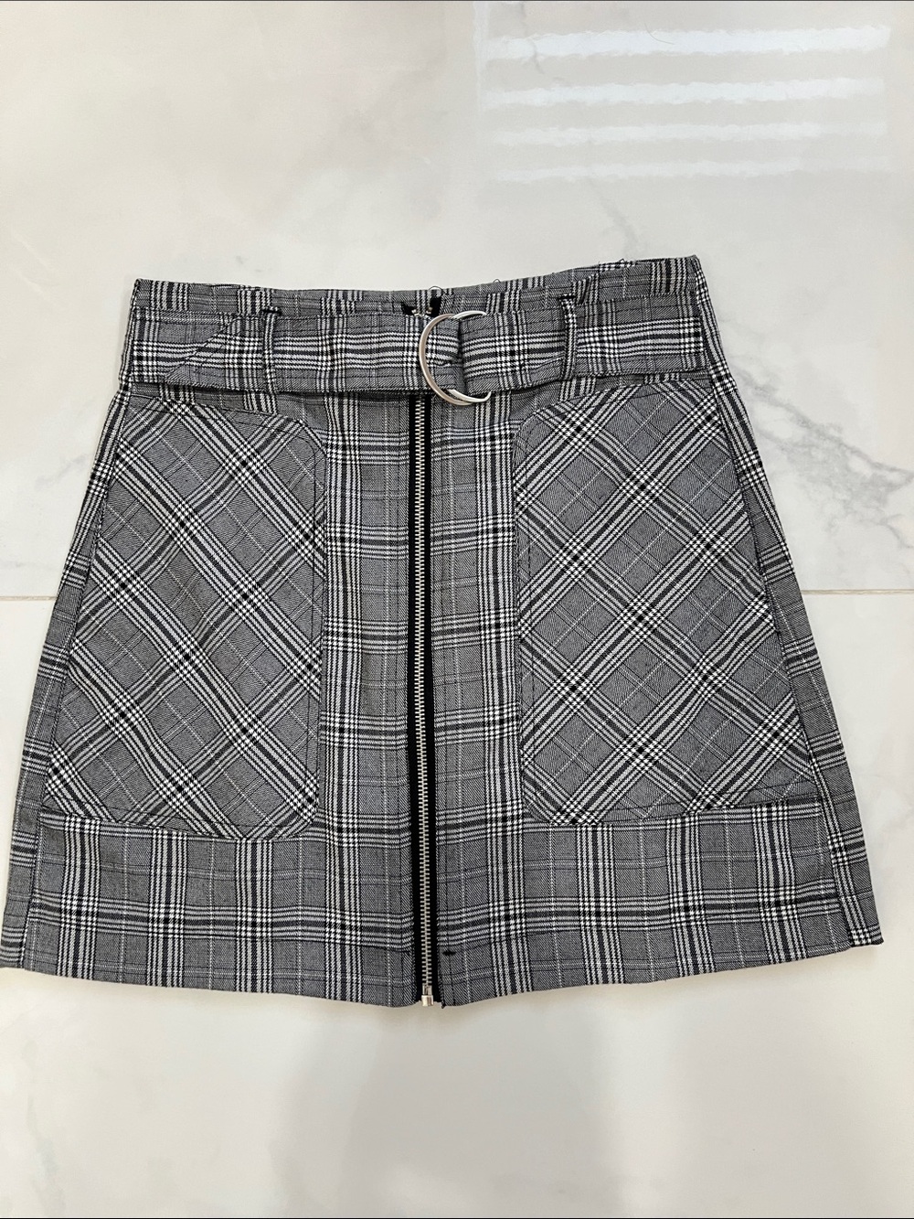 Stradivarius Grey High-Waist Plaid Mini Skirt with Front Zip and Belt